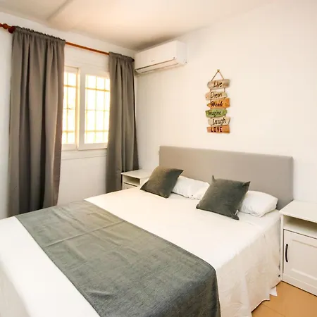 1 Bed Garden Sleeps 2, Parking, Next To Apartment *