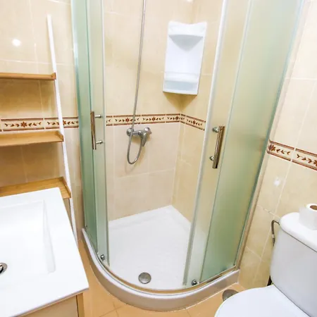 1 Bed Garden Sleeps 2, Parking, Next To Benalmadena
