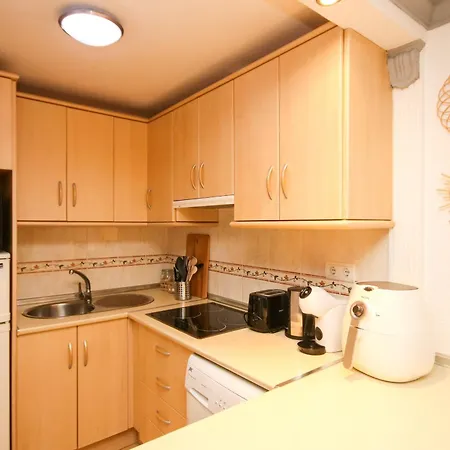Apartment 1 Bed Garden Sleeps 2, Parking, Next To