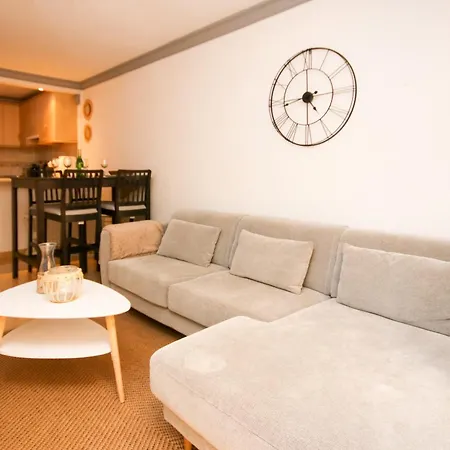 Apartment 1 Bed Garden Sleeps 2, Parking, Next To *