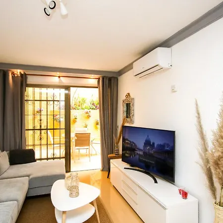 1 Bed Garden Sleeps 2, Parking, Next To Benalmadena